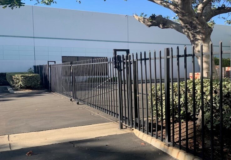 More Photos Of 104 Exchange Pl, Pomona Warehouse For Lease