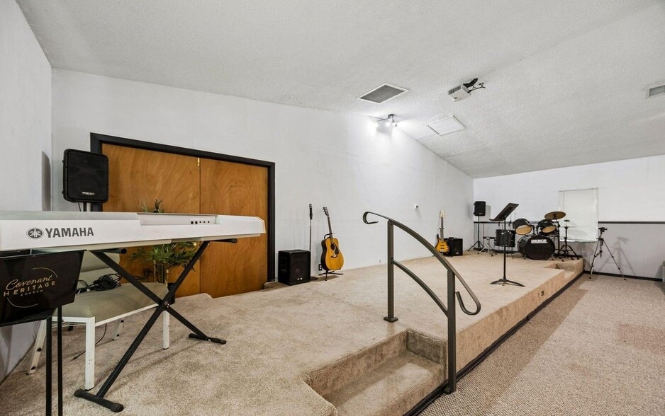 More Photos Of 101 Sesame St, Palatka Religious Facility For Sale