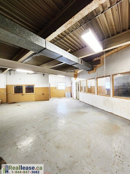 More Photos Of 37 E Victoria St, North Huron Sports And Entertainment For Lease