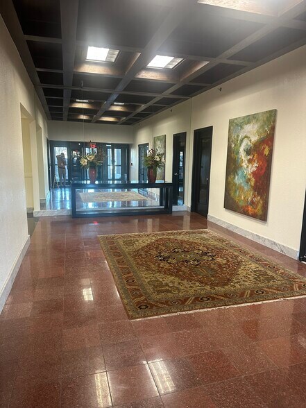 More Photos Of 2000 N Classen Blvd, Oklahoma City Office For Lease