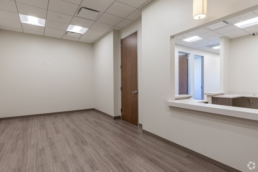 More Photos Of 7616 Branford Pl, Sugar Land Medical For Lease