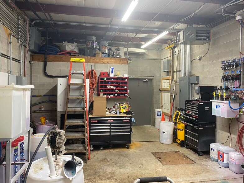 More Photos Of 1416 Center Ave, Oostburg General Retail For Sale