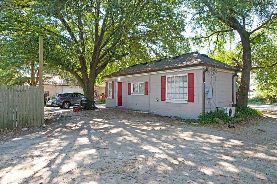 More Photos Of 3019 Augusta Rd, West Columbia Light Distribution For Sale