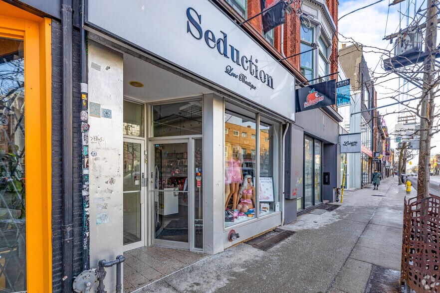 More Photos Of 493-497 Queen St W, Toronto Storefront Retail Office For Lease