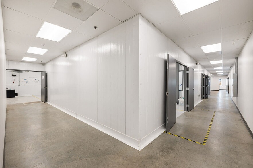 More Photos Of 18194 Blue Dream Crossing, Desert Hot Springs Manufacturing For Sale