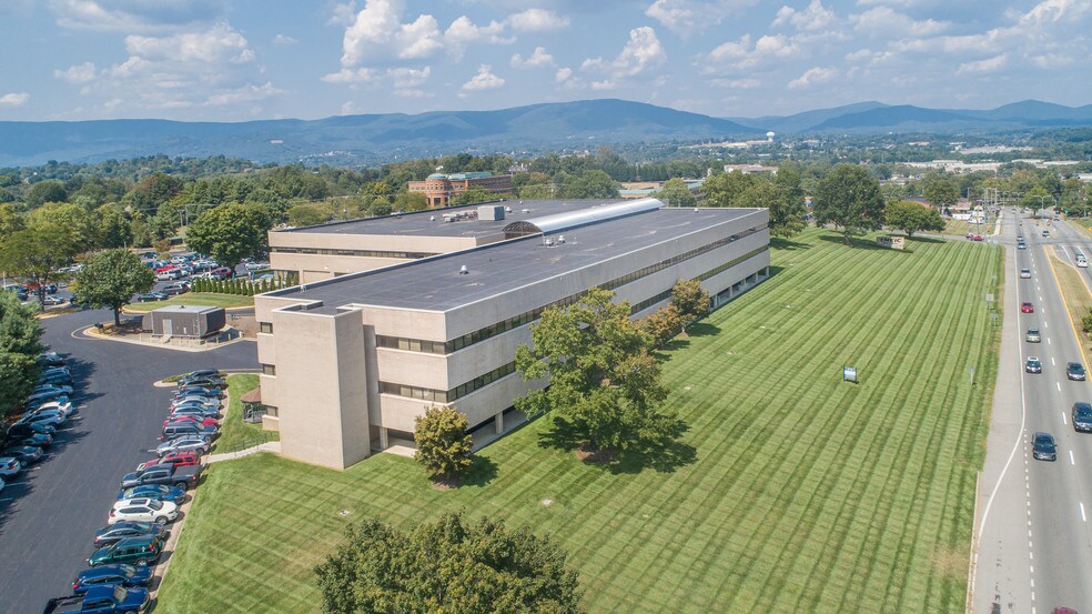 More Photos Of 1325 Electric Rd, Roanoke Office For Sale