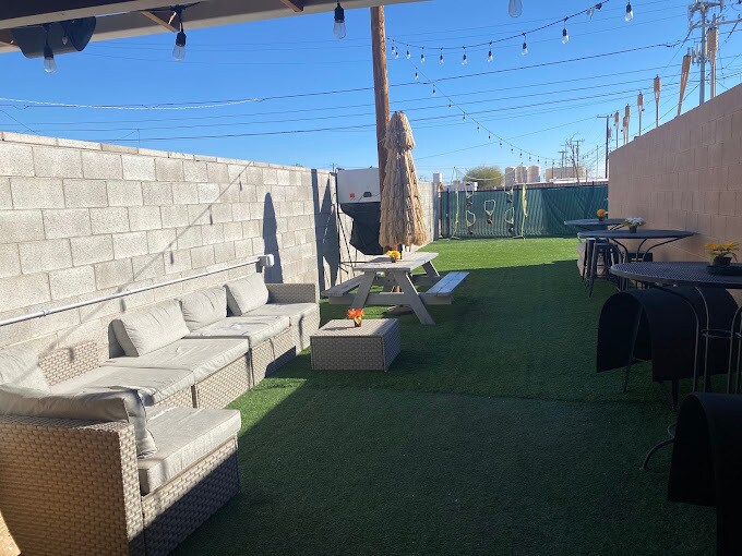 More Photos Of 221 S Main St, Coolidge Bar For Sale