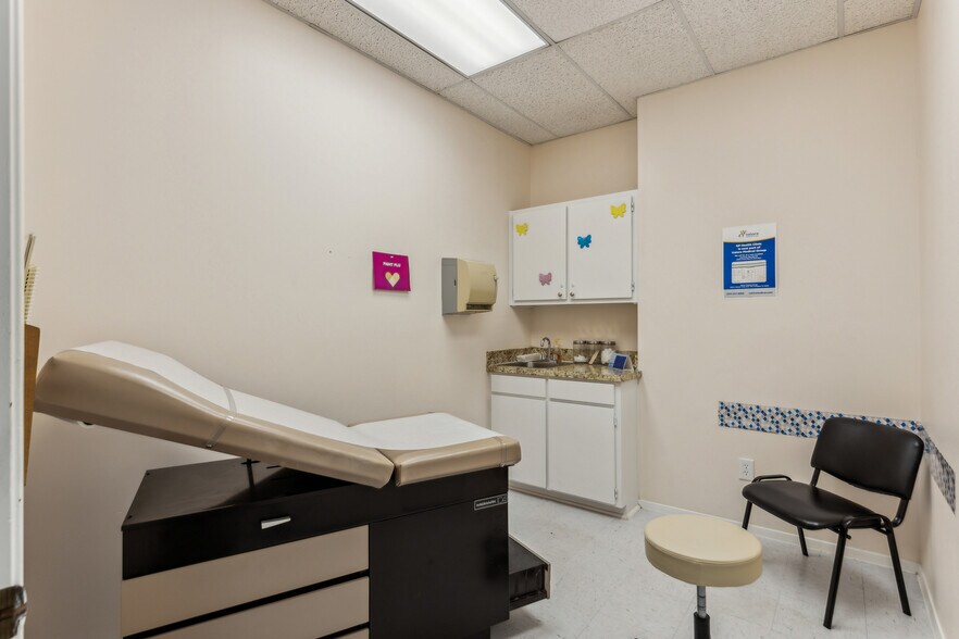 More Photos Of 912 Wright St, Arlington Medical For Sale