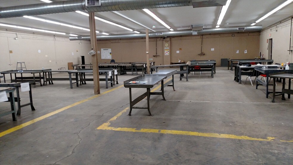 More Photos Of 17910 Van Dyke St, Detroit Manufacturing For Sale