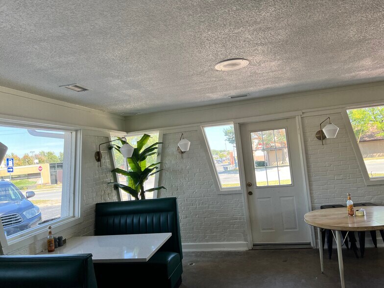 More Photos Of 127 Dotson Dr, Ames Restaurant For Lease