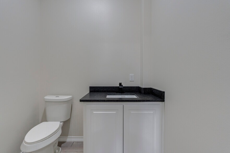 More Photos Of MLK between 98th & 114th, Lubbock Industrial For Sale