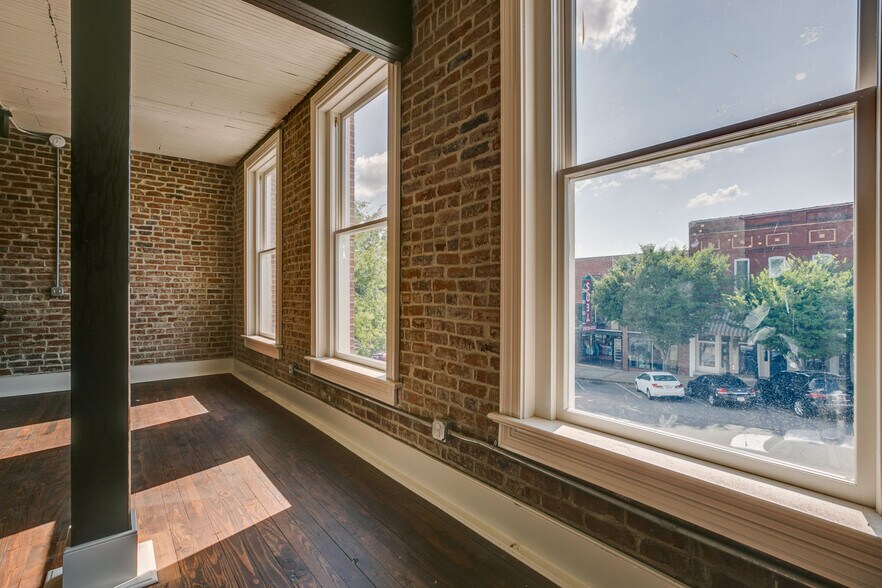 More Photos Of 803 S Main St, Columbia Storefront Retail Office For Lease