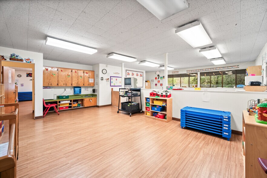 More Photos Of 12975 SW Grant St, Tigard Daycare Center For Sale