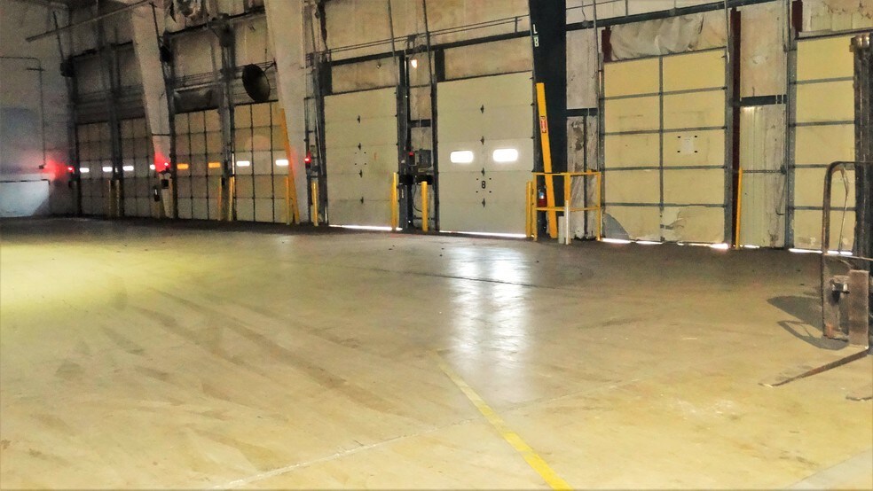 More Photos Of 2224 W College Ave, Normal Manufacturing For Lease
