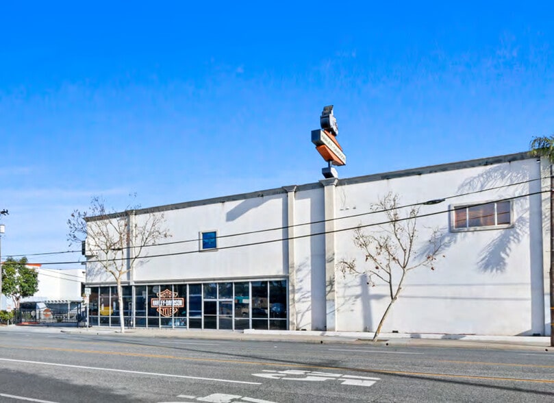 More Photos Of 2635 W Orangethorpe Ave, Fullerton Showroom For Sale