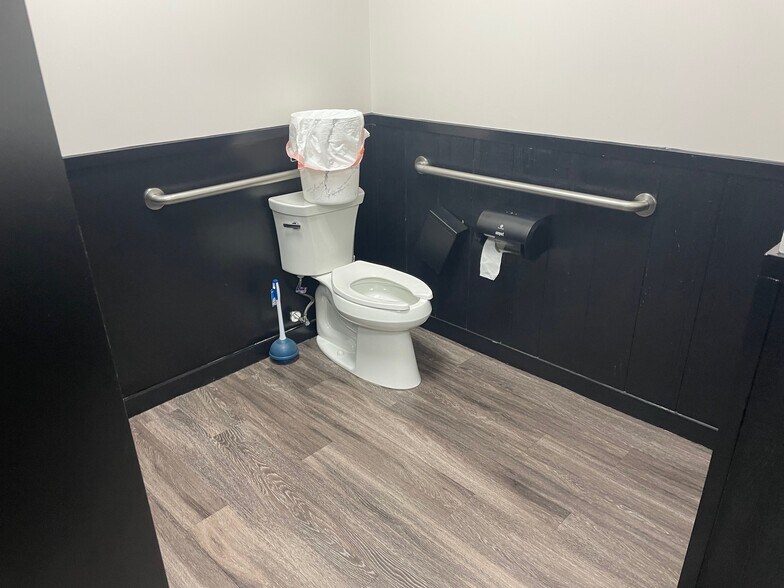 More Photos Of 313 FM 1103, Cibolo Freestanding For Lease