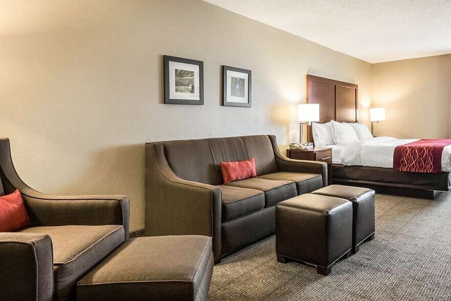 More Photos Of 120 W Stevenson Rd, Ottawa Hotel For Sale
