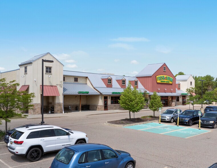 Primary Photo Of 43480 Ford Rd, Canton Township Supermarket For Sale