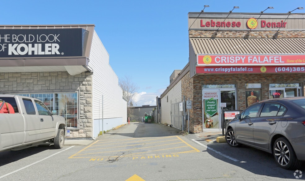 More Photos Of 2412-2418 King George Blvd, Surrey Showroom For Lease