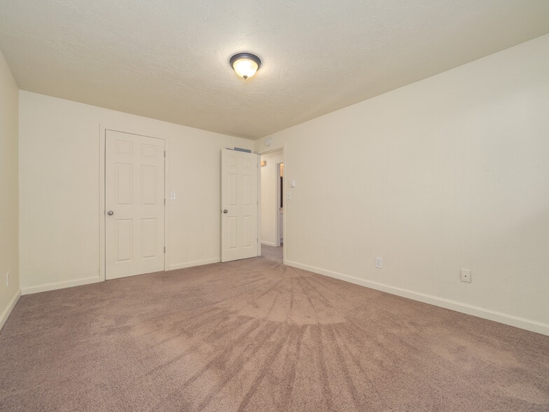More Photos Of 1581 James St, Woodburn Multifamily For Sale