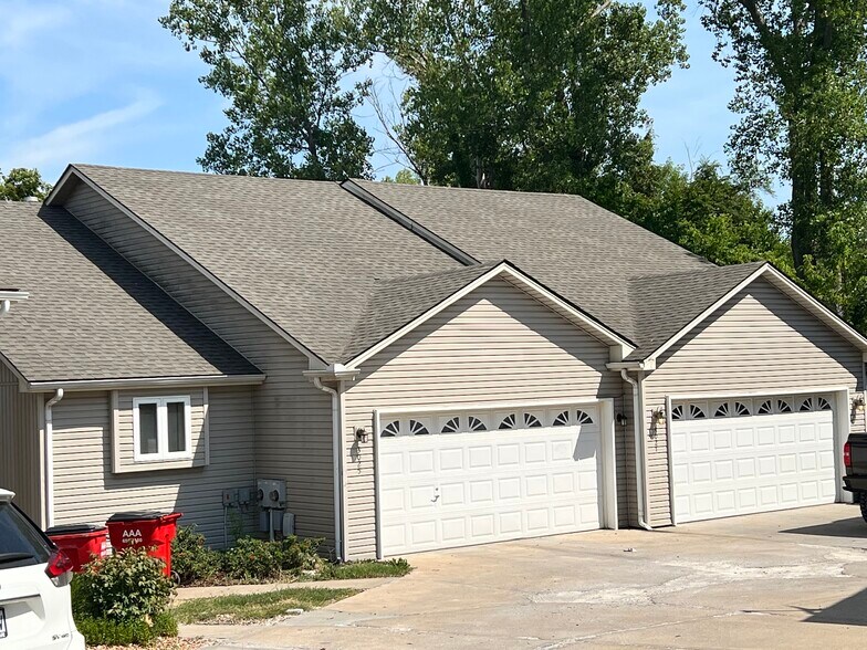 More Photos Of 3005-3033 S Shrank Cir, Independence Apartments For Sale