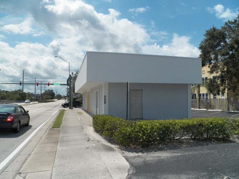 More Photos Of 320 S Federal Hwy, Stuart Freestanding For Lease