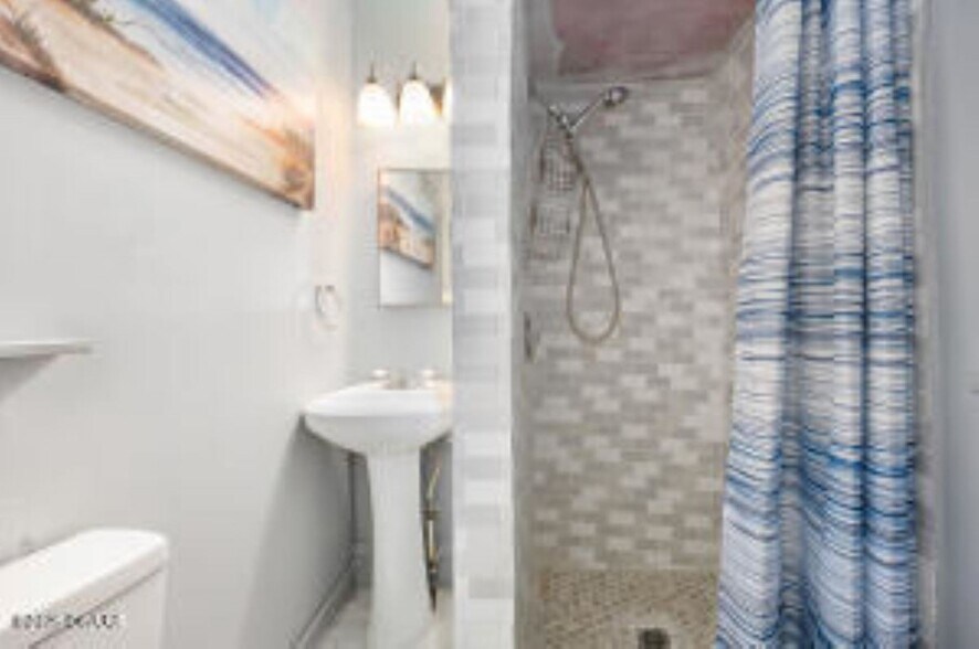 More Photos Of 228 W Howry Ave, Deland Storefront Retail Office For Sale