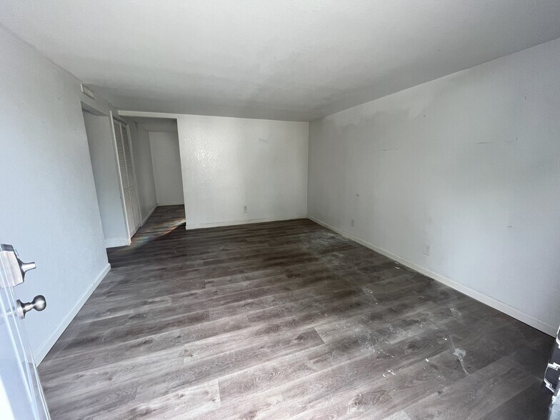 More Photos Of 408 S Mulberry St, Warrensburg Apartments For Sale