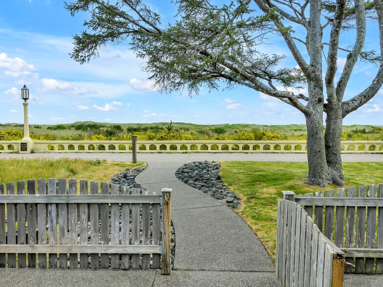 More Photos Of 1021 Promenade, Seaside Specialty For Sale