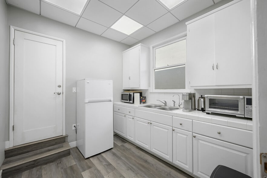 More Photos Of 2304-2306 Burbank blvd, Burbank Office Residential For Sale