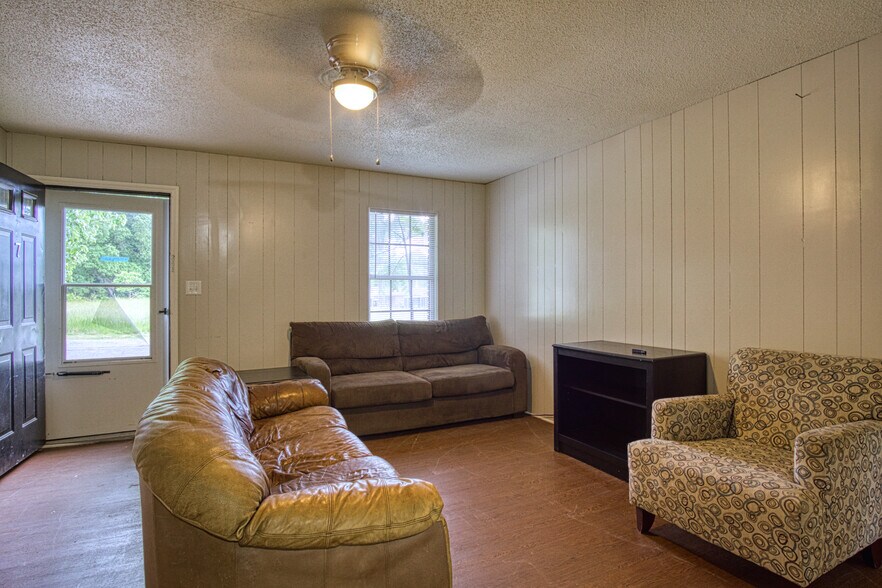 More Photos Of 19612 & 19630 Oak St, Cornelius Apartments For Sale