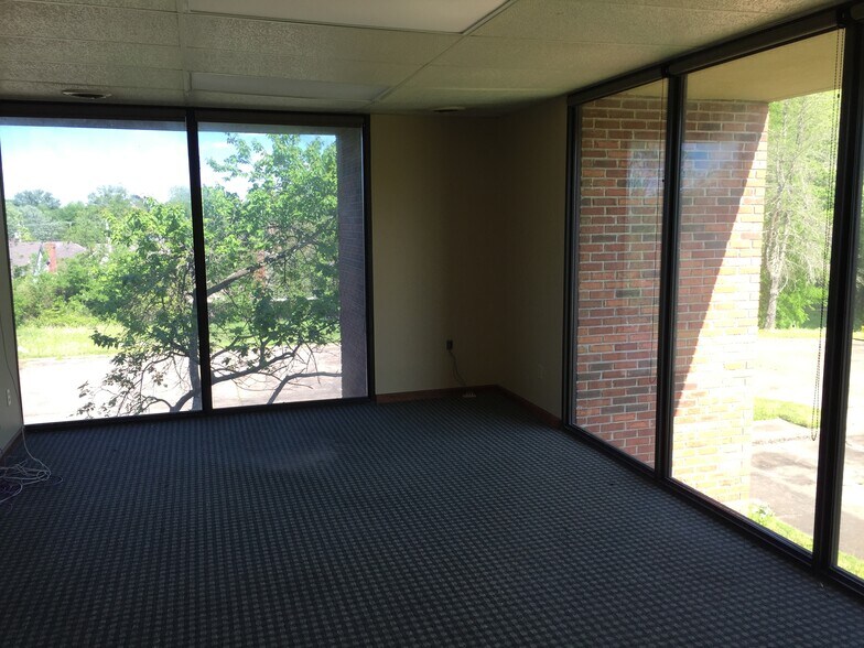 More Photos Of 100 Park Gate Ext, Tupelo Office For Lease
