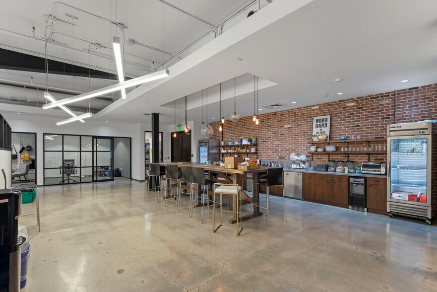 More Photos Of 30401 Agoura Rd, Agoura Hills Unknown For Lease