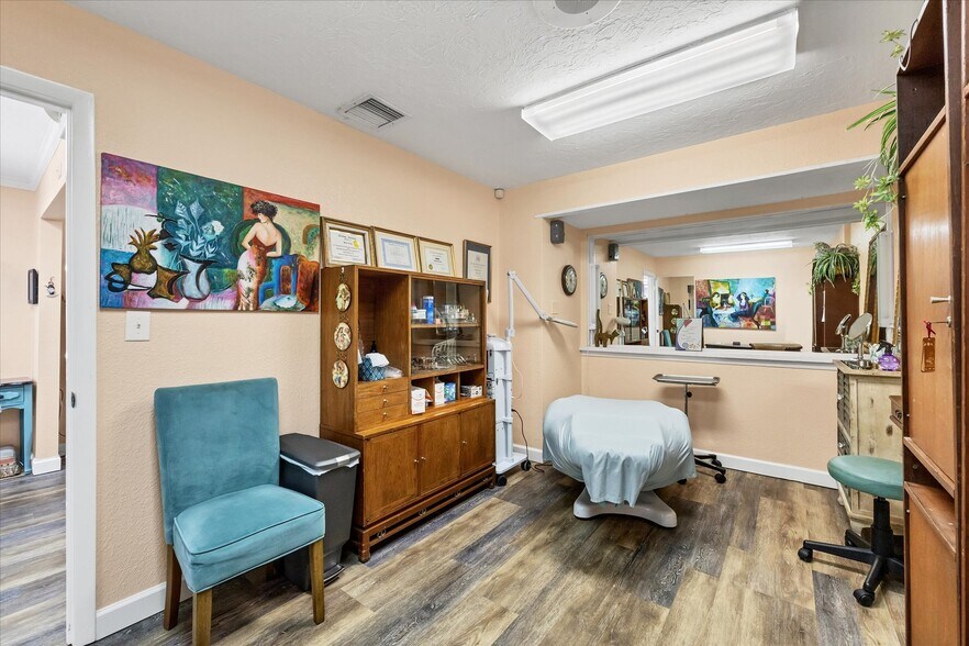 7774 Westmoreland Dr, Sarasota, FL 34243 Office For Sale