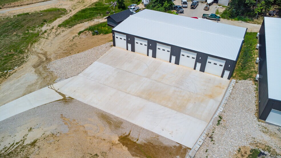 More Photos Of 100 Man Cave, Sunrise Beach Self Storage For Sale