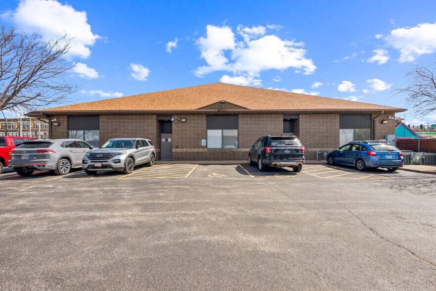 More Photos Of 2350 4th Ave, Rock Island Office For Sale