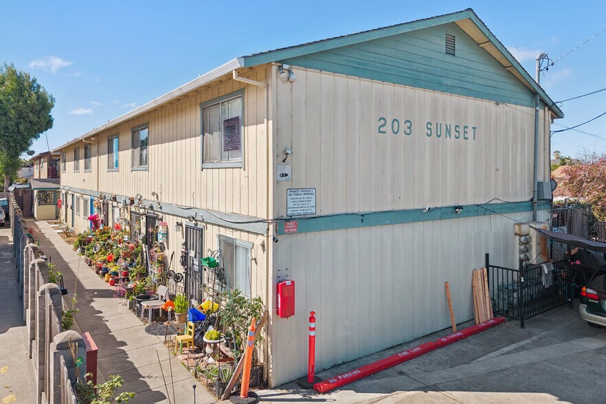 More Photos Of 203 Sunset Blvd, Hayward Apartments For Sale
