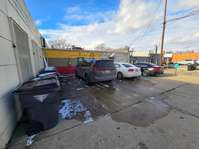 More Photos Of 2758 Coolidge Hwy, Berkley Storefront For Sale