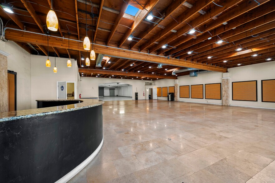 More Photos Of 7865 Balboa Ave, San Diego Freestanding For Lease