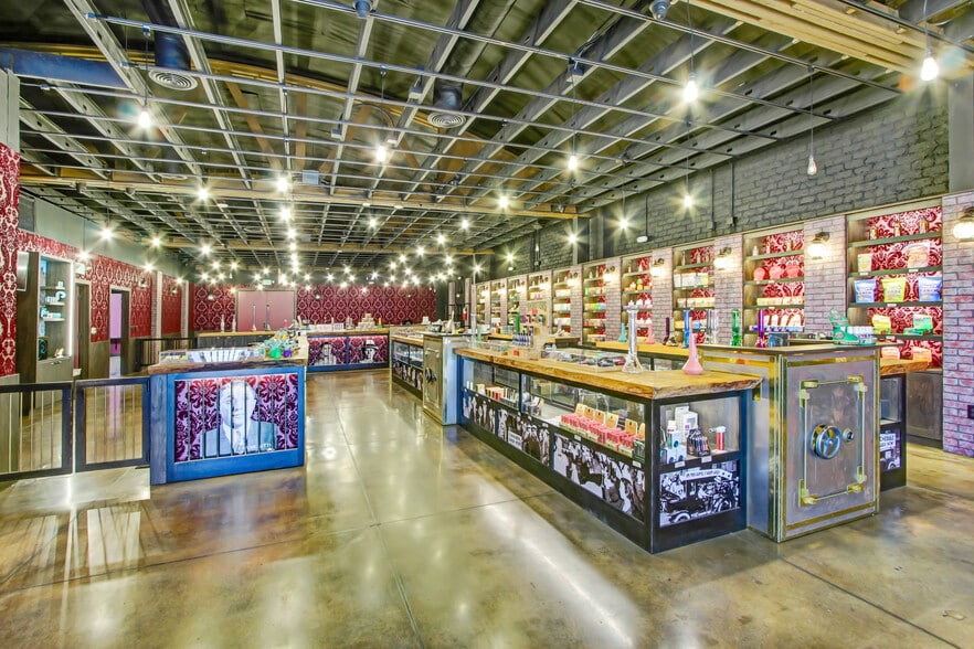 More Photos Of 14526 Erwin St, Van Nuys Warehouse For Sale