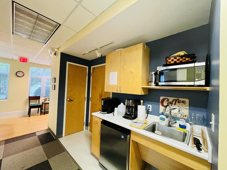 More Photos Of 5003 Southpark Dr, Durham Medical For Sale