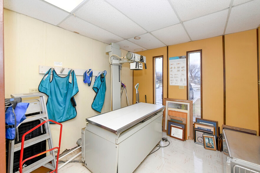 More Photos Of 13039 Nacogdoches Rd, San Antonio Veterinarian Kennel For Sale