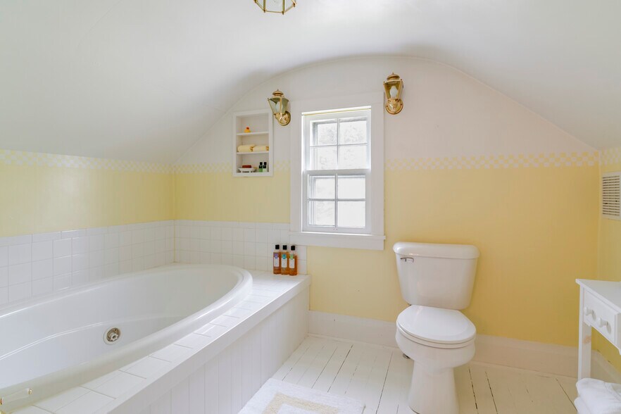 More Photos Of 610 New Hope Rd, Staunton Specialty For Sale