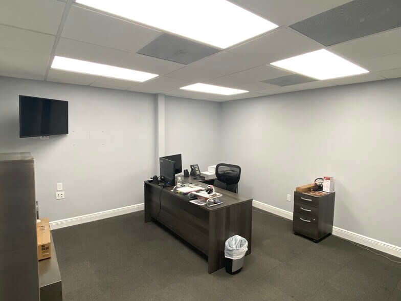 More Photos Of 2101 NW 33rd St, Pompano Beach Unknown For Lease