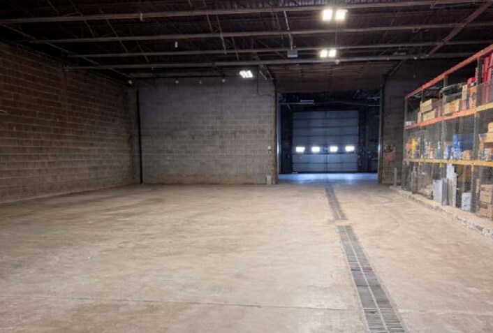 More Photos Of 929 Childs St, Wheaton Warehouse For Lease