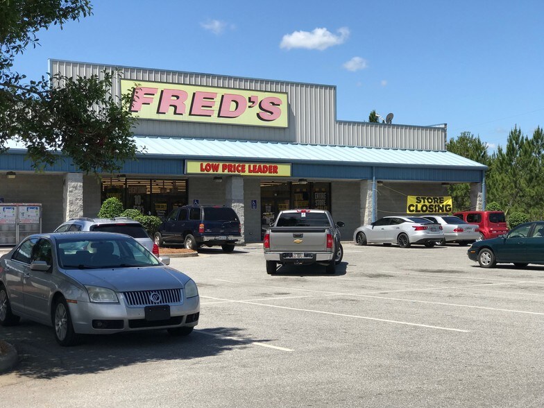 More Photos Of 767 Veterans Pkwy, Hinesville Department Store For Lease