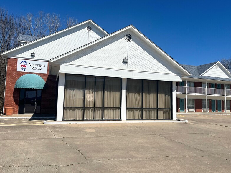 More Photos Of 706 S Kerr Blvd, Sallisaw Hotel For Sale