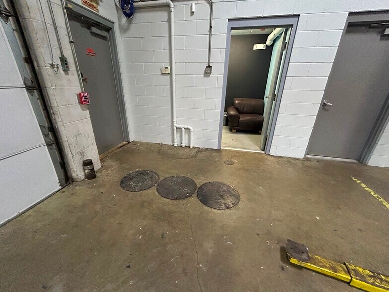 More Photos Of 3375 W Grand Ave, Waukegan Auto Dealership For Sale