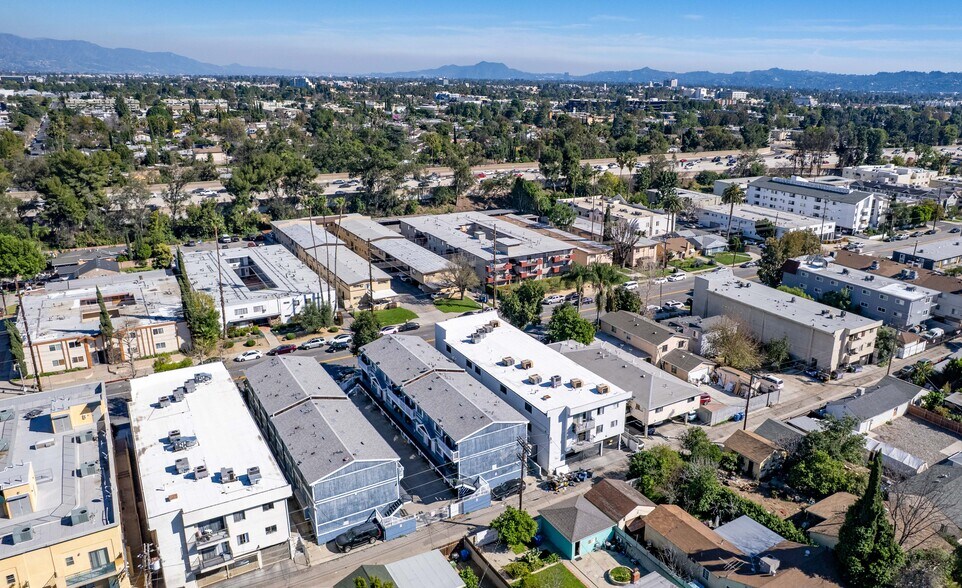 More Photos Of 7437 Haskell Ave, Van Nuys Apartments For Sale