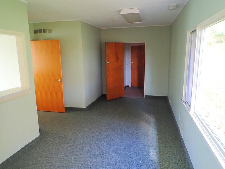 More Photos Of 6133 Big Tree Rd, Livonia Medical For Lease